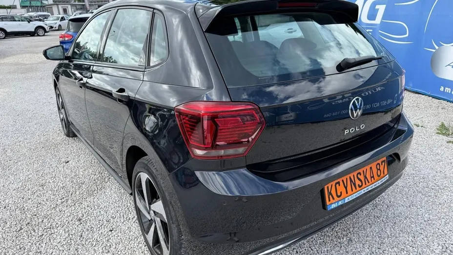 VOLKSWAGEN Polo -