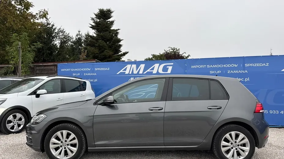 VOLKSWAGEN Golf -