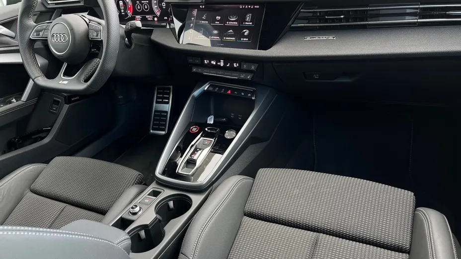 AUDI S3 -