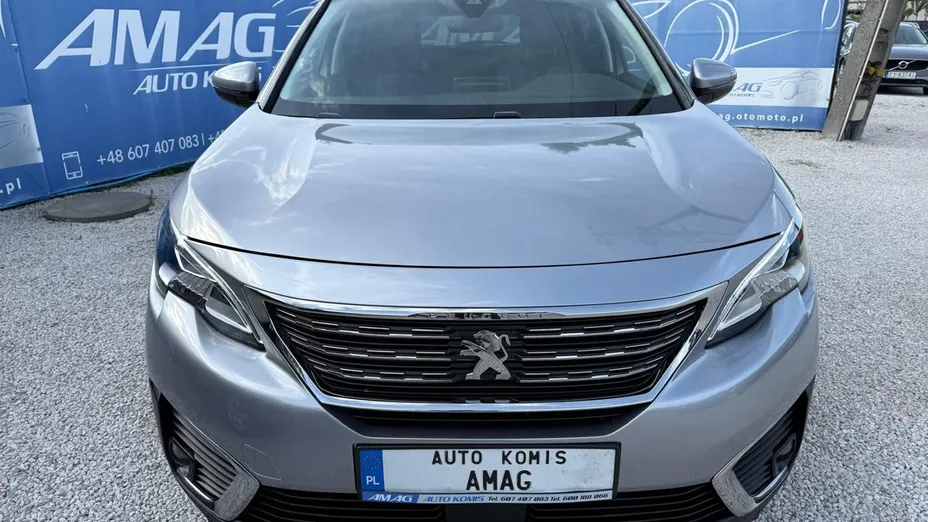 PEUGEOT 5008 -