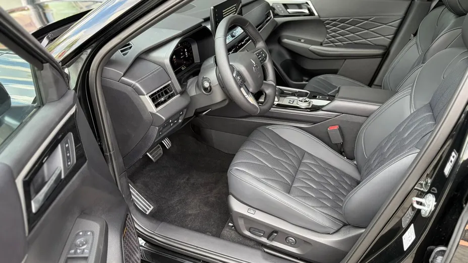 MITSUBISHI Outlander Outlander PHEV Black Edition