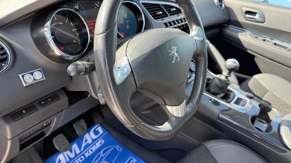 PEUGEOT 3008 -