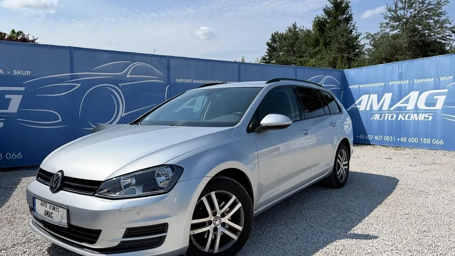 VOLKSWAGEN Golf -