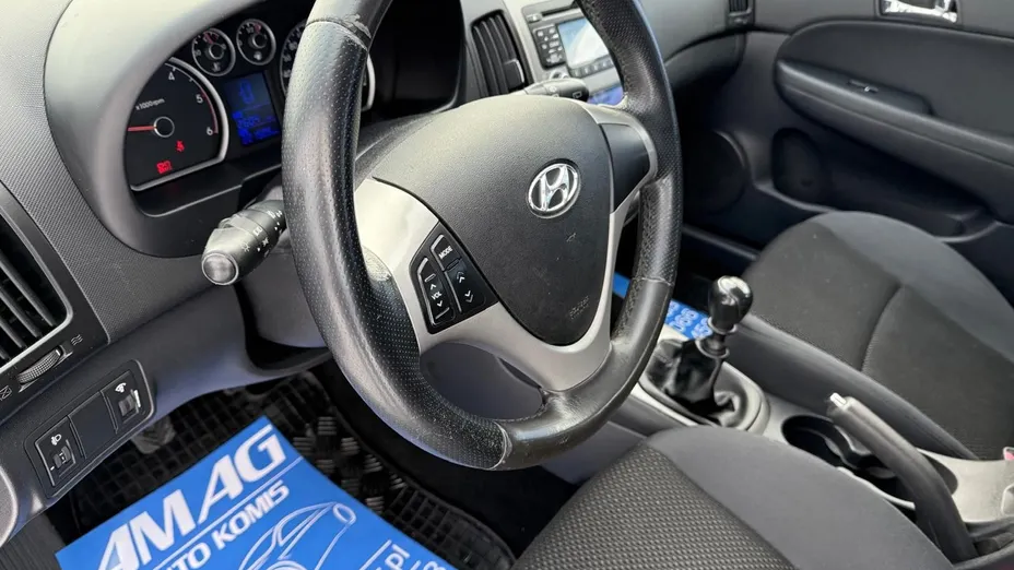 HYUNDAI i30 -