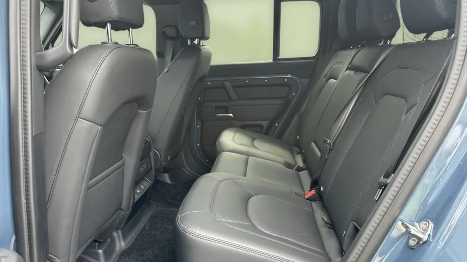 LAND ROVER Defender Defender 110 3.0 D250 mHEV X-Dynamic SE