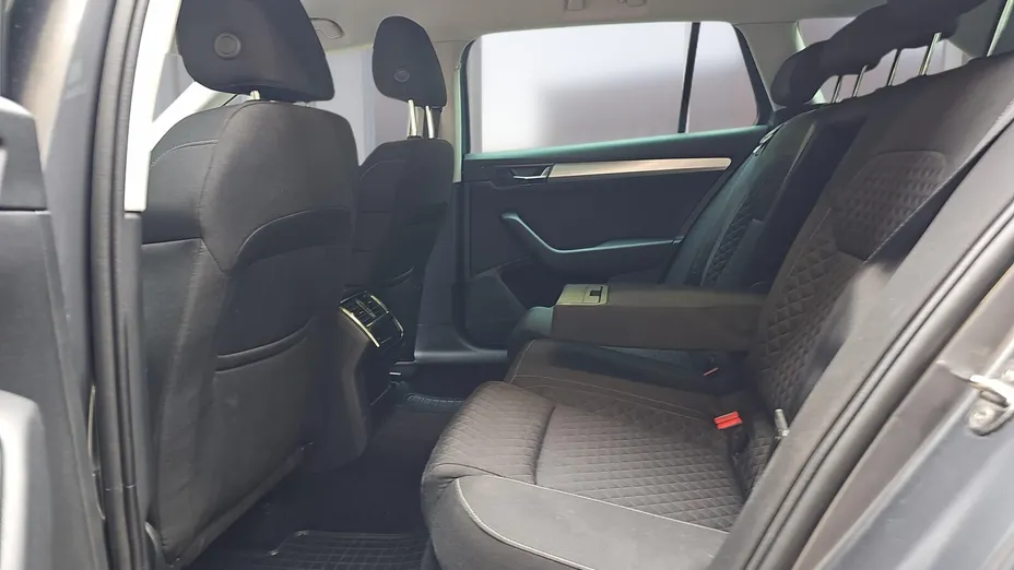 SKODA Superb Superb 2.0 TDI SCR Ambition