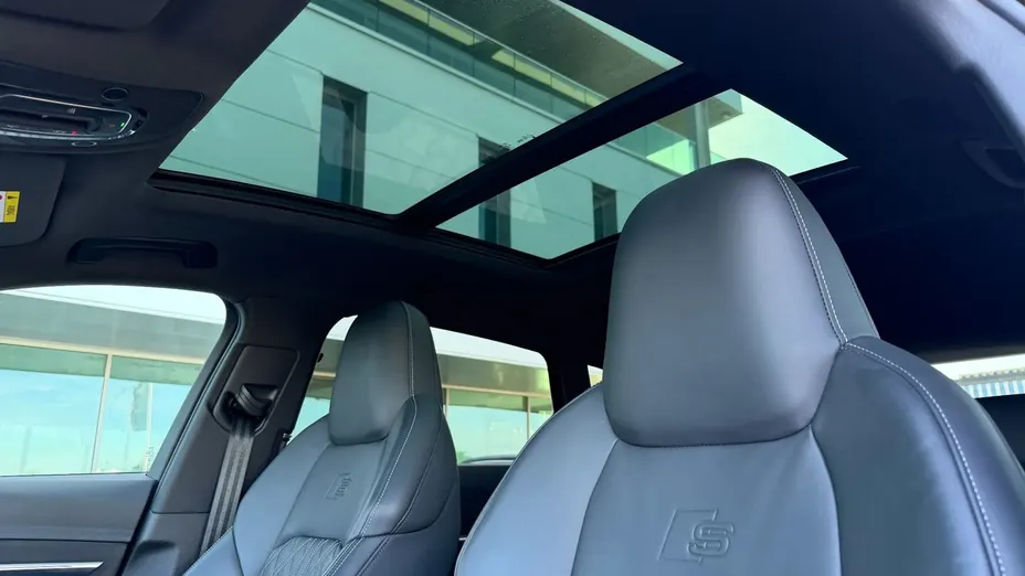 AUDI e-tron -