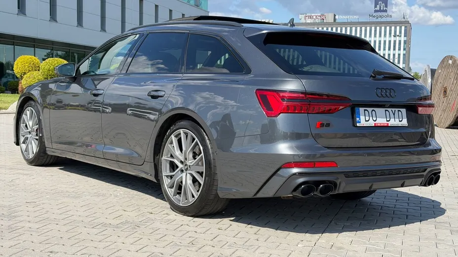AUDI S6 -