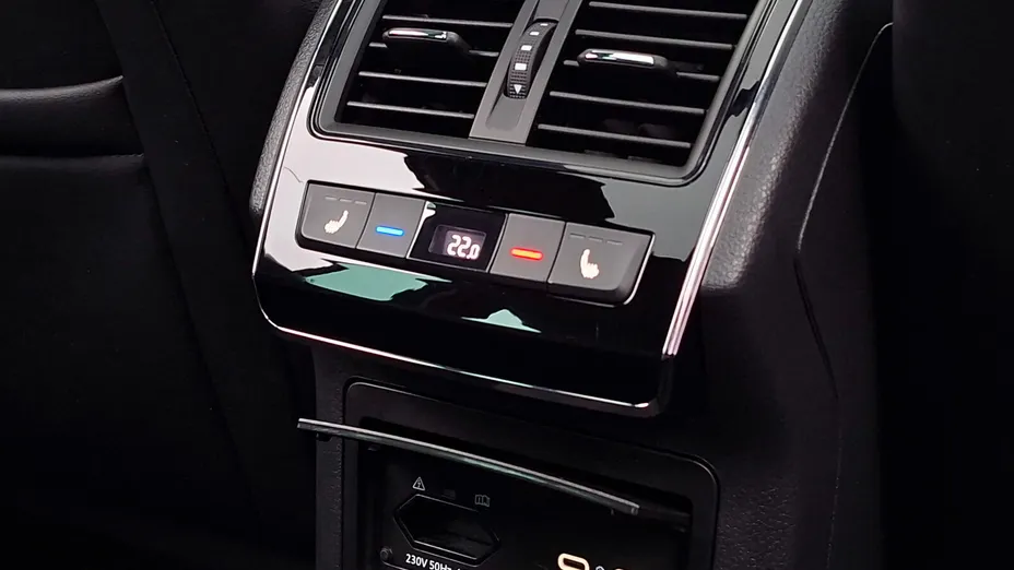 SKODA Superb Superb 2.0 TDI SCR Sportline DSG