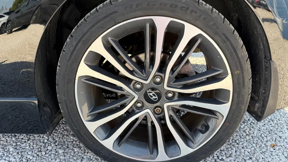 HYUNDAI Veloster -