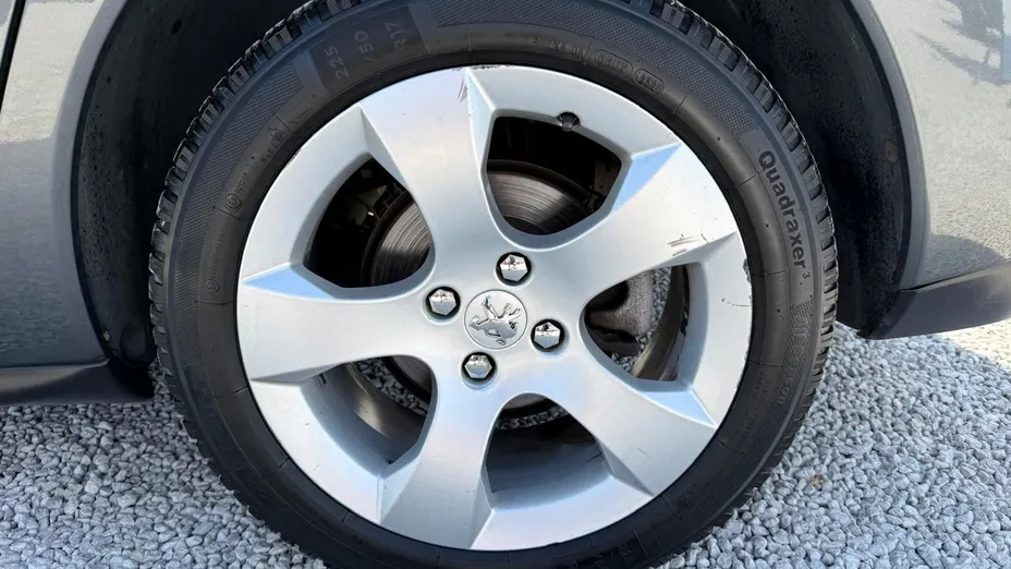 PEUGEOT 3008 -