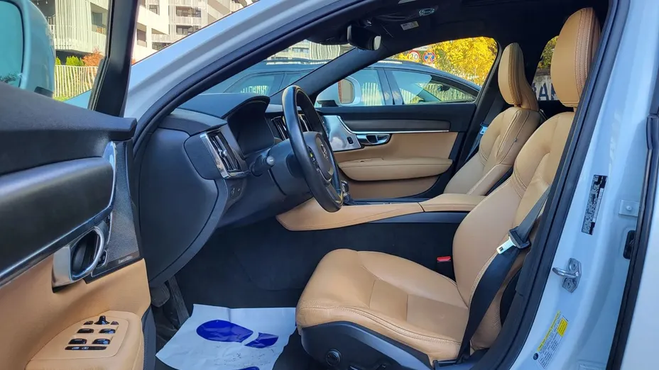 VOLVO V90 -