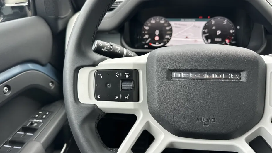 LAND ROVER Defender Defender 110 3.0 D250 mHEV X-Dynamic SE