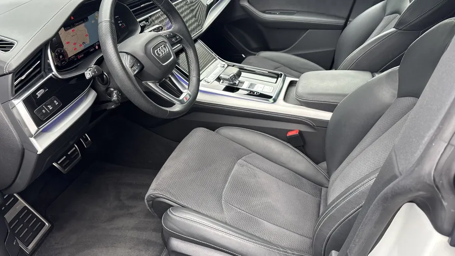 AUDI Q8 -