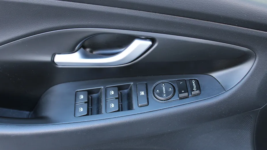 HYUNDAI i30 i30 1.5 T-GDI 48V Smart