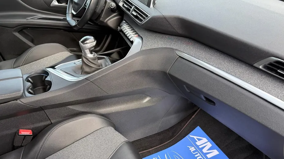 PEUGEOT 5008 -