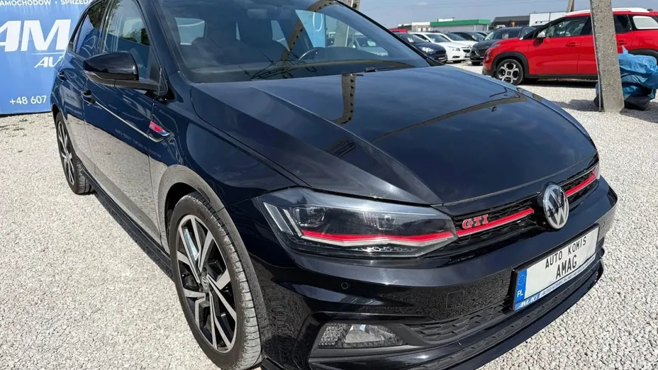 VOLKSWAGEN Polo -