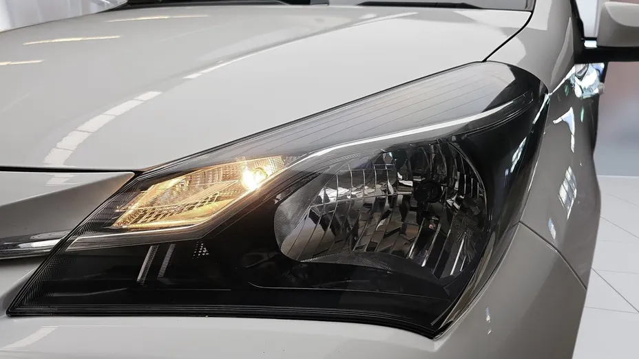 TOYOTA Yaris Yaris 1.5 Active