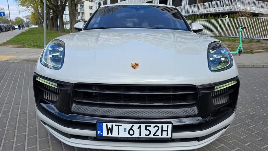PORSCHE Macan -