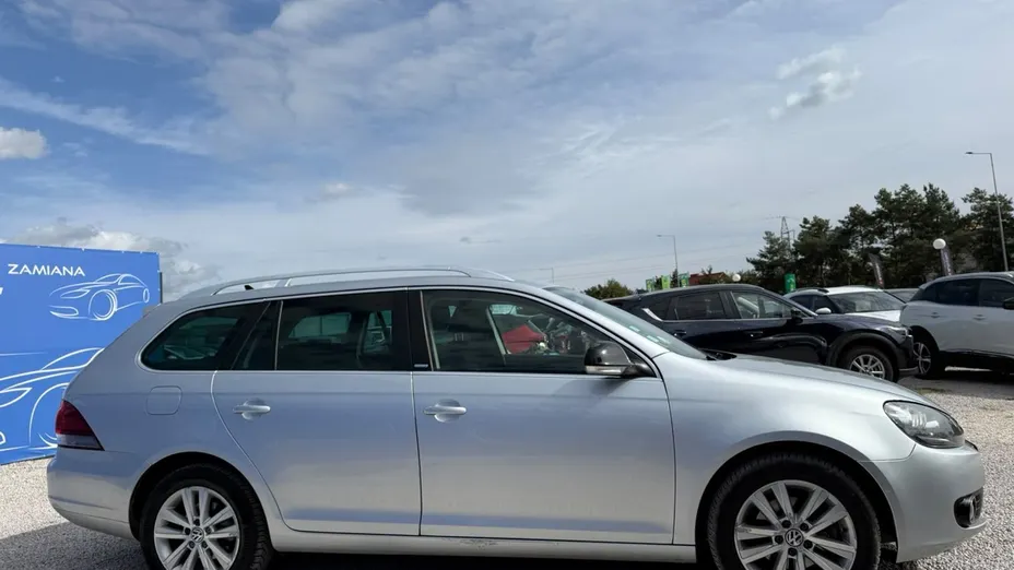 VOLKSWAGEN Golf -