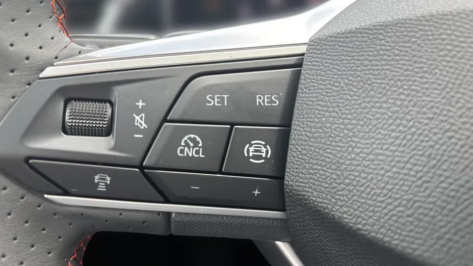 SEAT Leon Leon 1.5 eTSI FR DSG