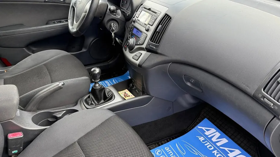 HYUNDAI i30 -