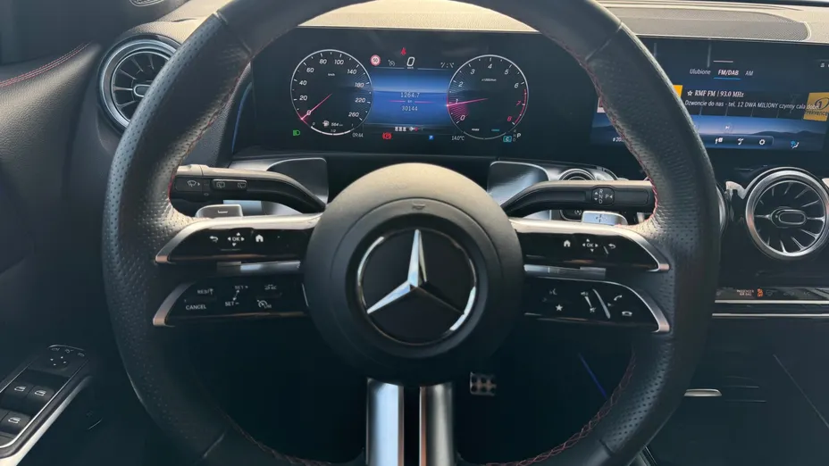 MERCEDES-BENZ GLB GLB 200 mHEV AMG Line 7G-DCT