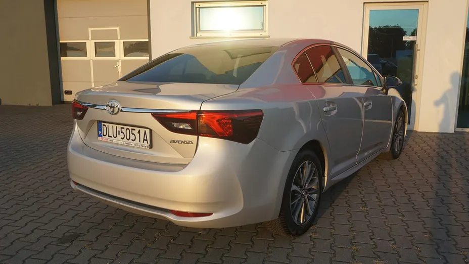 TOYOTA Avensis -