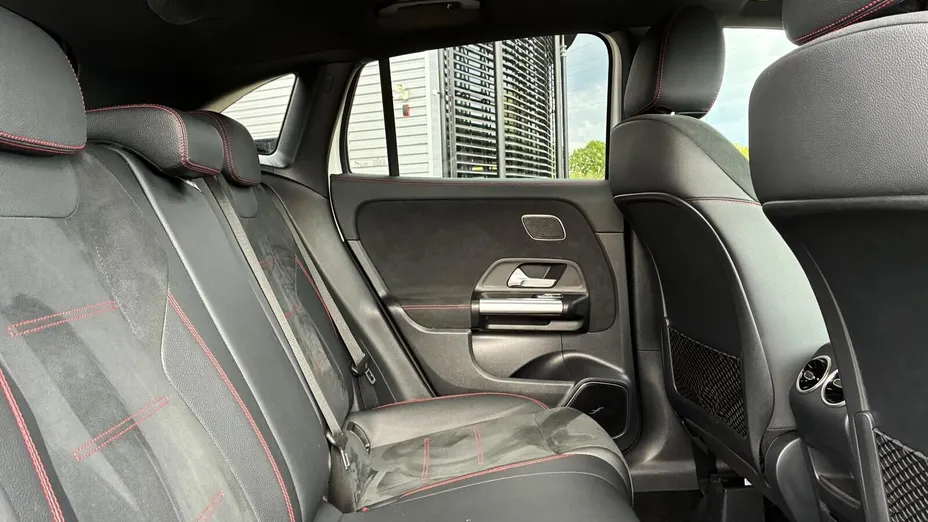 MERCEDES-BENZ GLA -