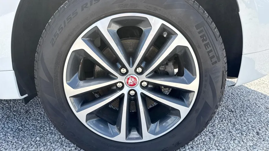 JAGUAR F-Pace -