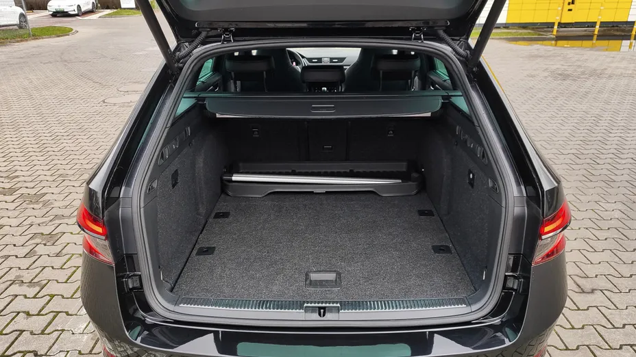 SKODA Superb Superb 2.0 TDI SCR Sportline DSG