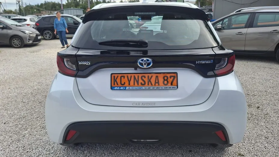 TOYOTA Yaris -