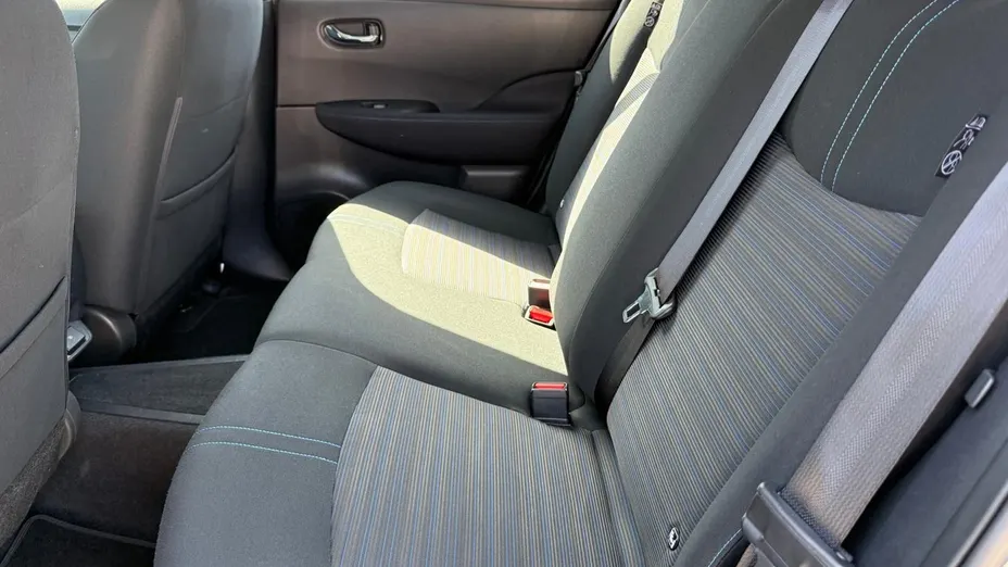 NISSAN Leaf -
