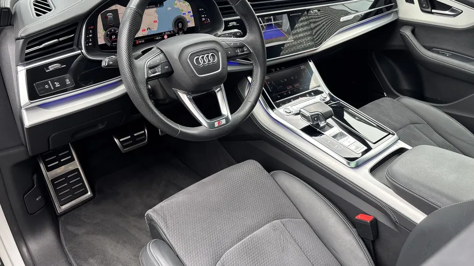 AUDI Q8 -