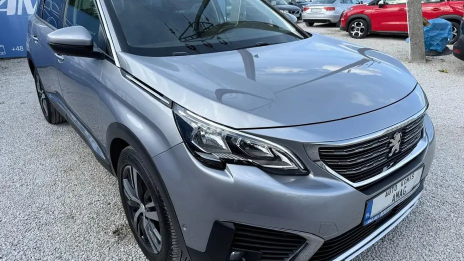 PEUGEOT 5008 -