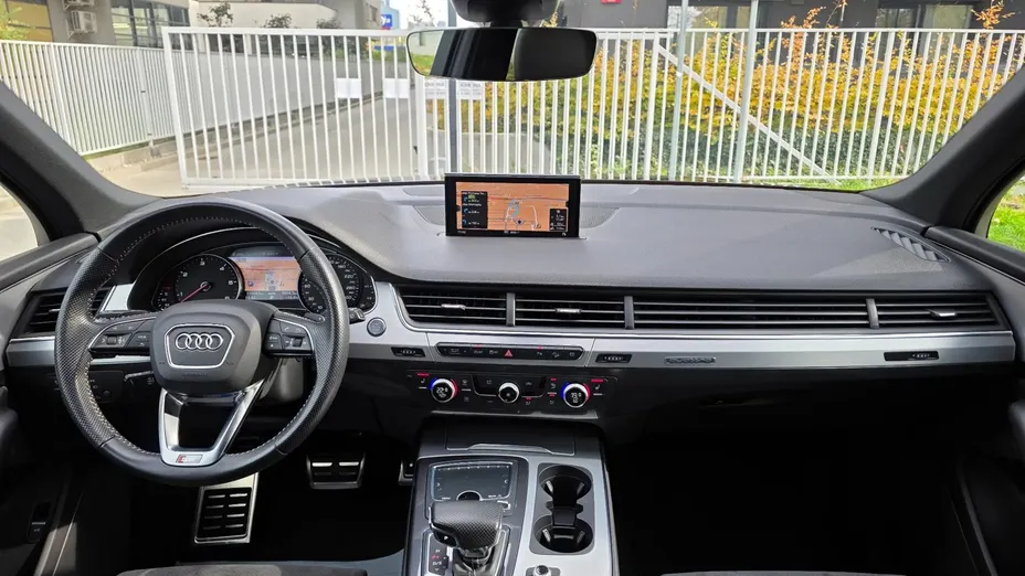 AUDI Q7 -