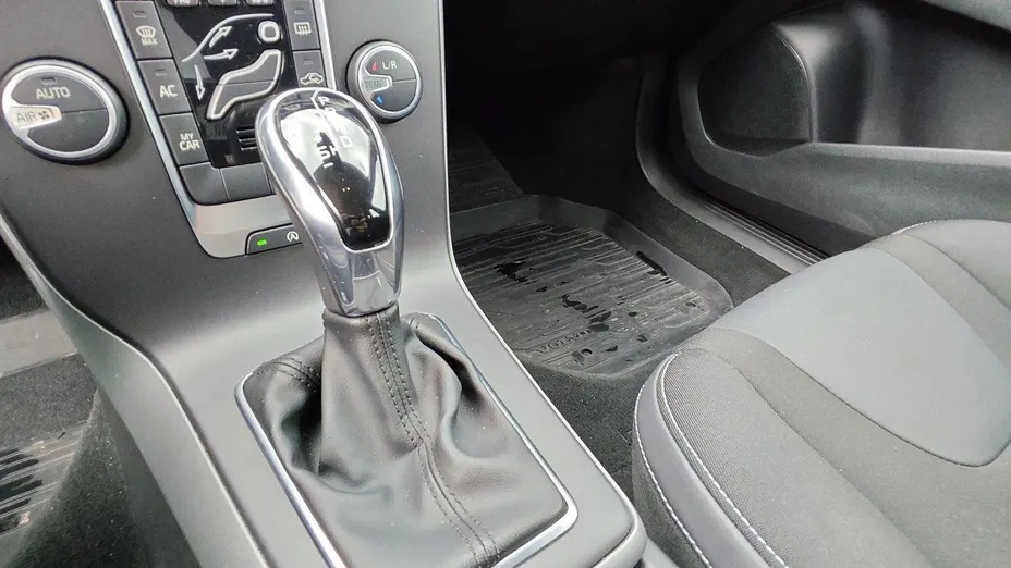 VOLVO V40 V40 D3 Drive-E SCR Momentum aut
