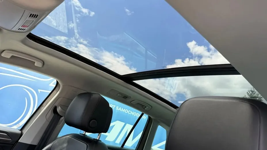 VOLKSWAGEN Tiguan -