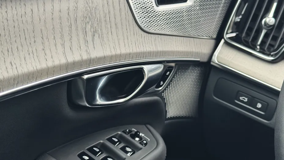 VOLVO XC90 XC90 T8 AWD Plug-In Hybrid Ultra Dark 7os aut