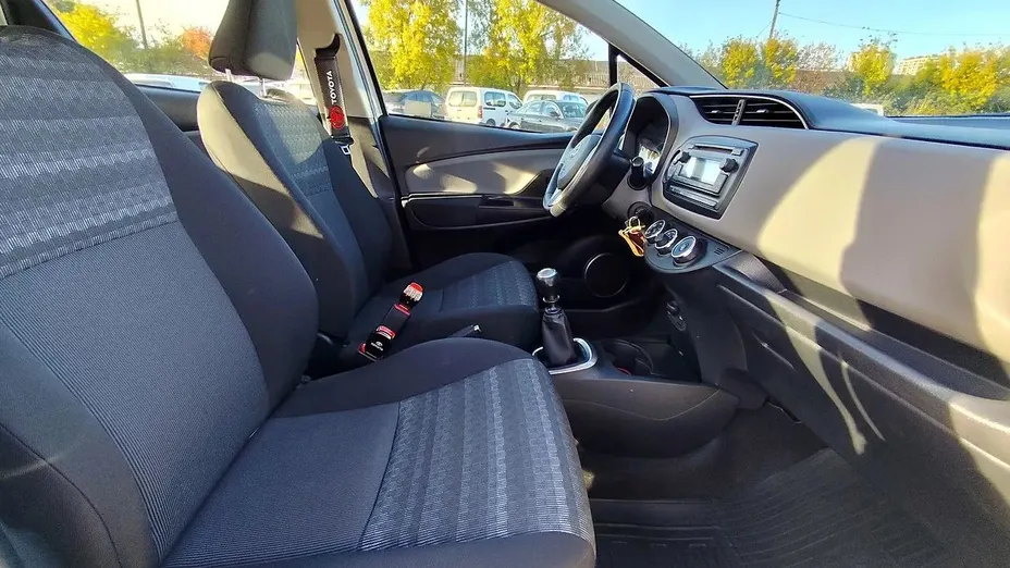 TOYOTA Yaris -