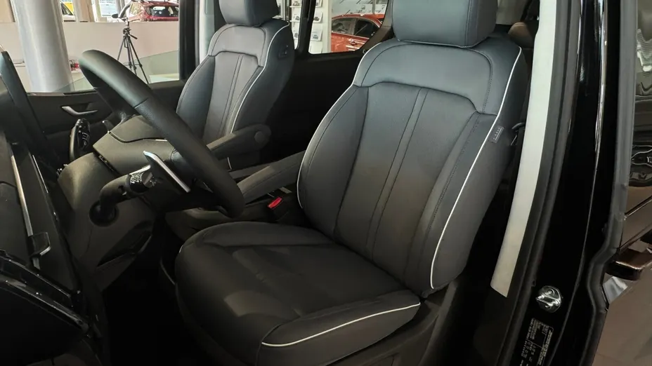 HYUNDAI Staria Staria 1.6 T-GDI HEV Luxury aut Nowy