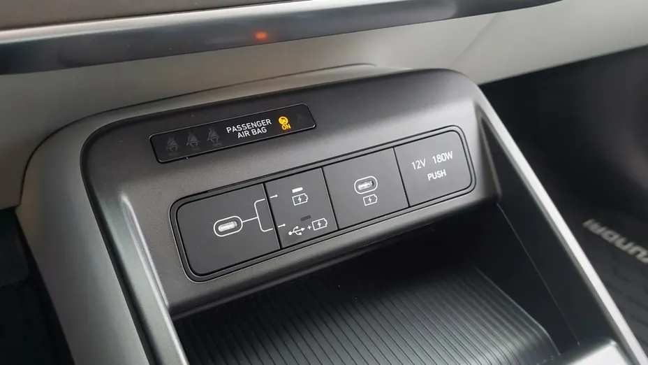 HYUNDAI Kona -