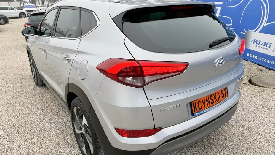HYUNDAI Tucson -