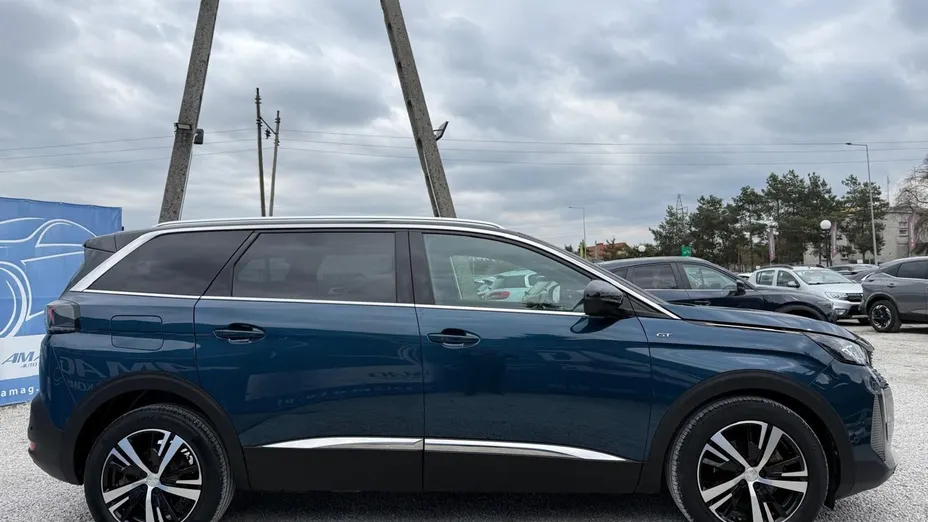 PEUGEOT 5008 -