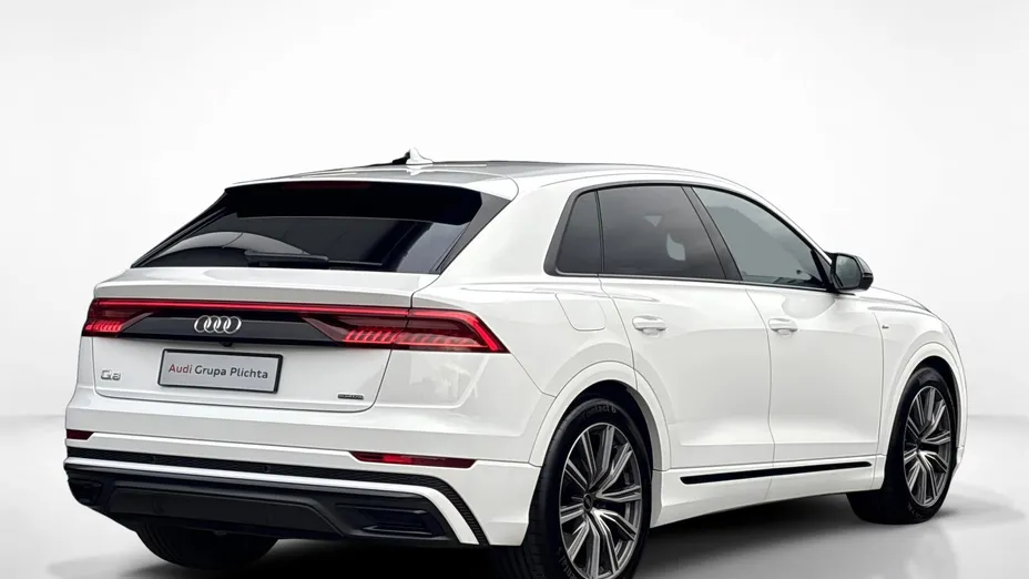 AUDI Q8 -
