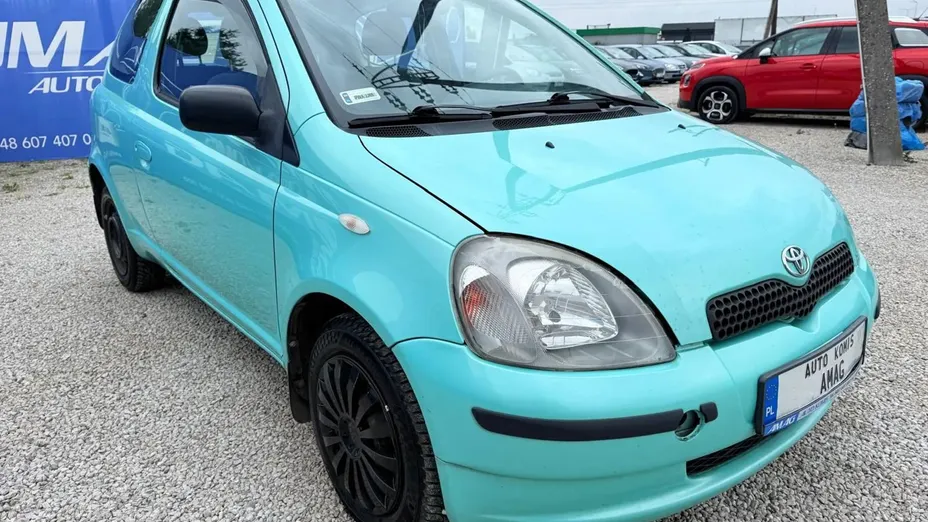 TOYOTA Yaris -