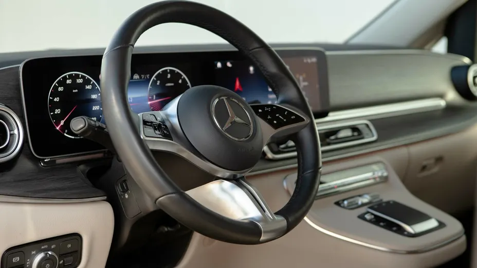 MERCEDES-BENZ V Klasa V 250 d 4-Matic 9G-Tronic Avantgarde (długi)