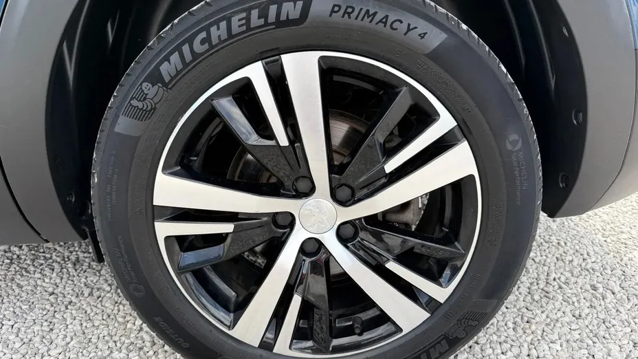 PEUGEOT 5008 -