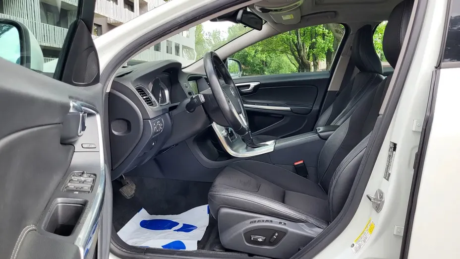VOLVO V60 -