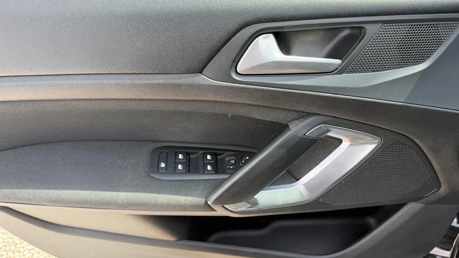 PEUGEOT 308 -